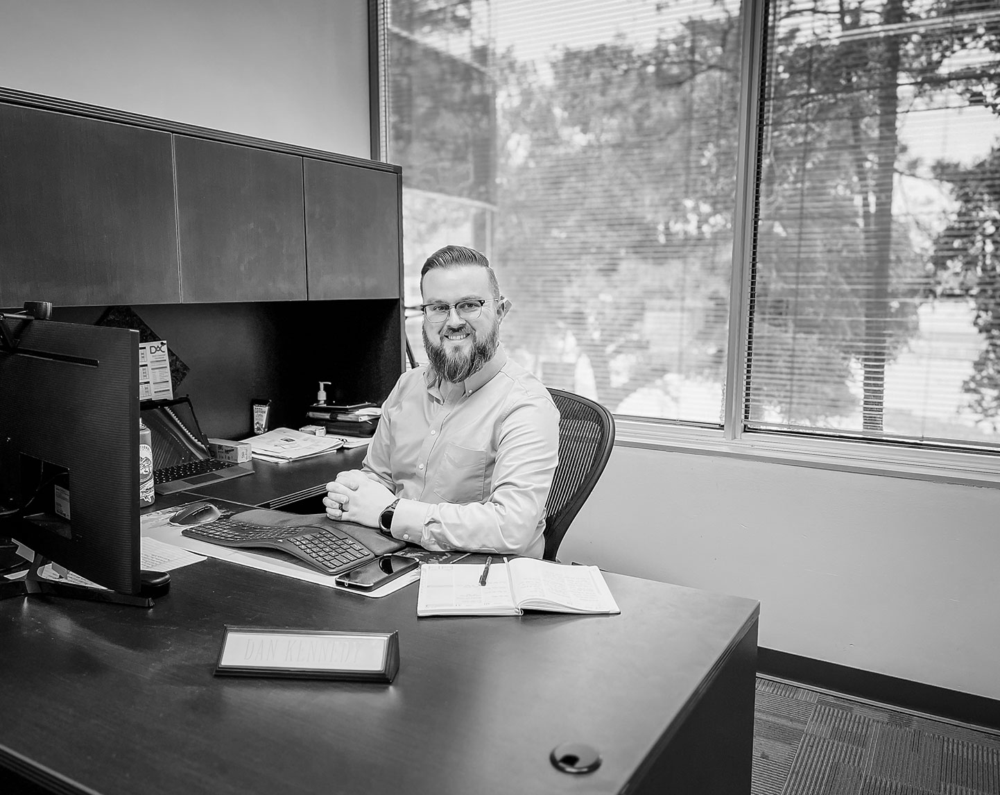 Dan_Kennedy_in_the_office